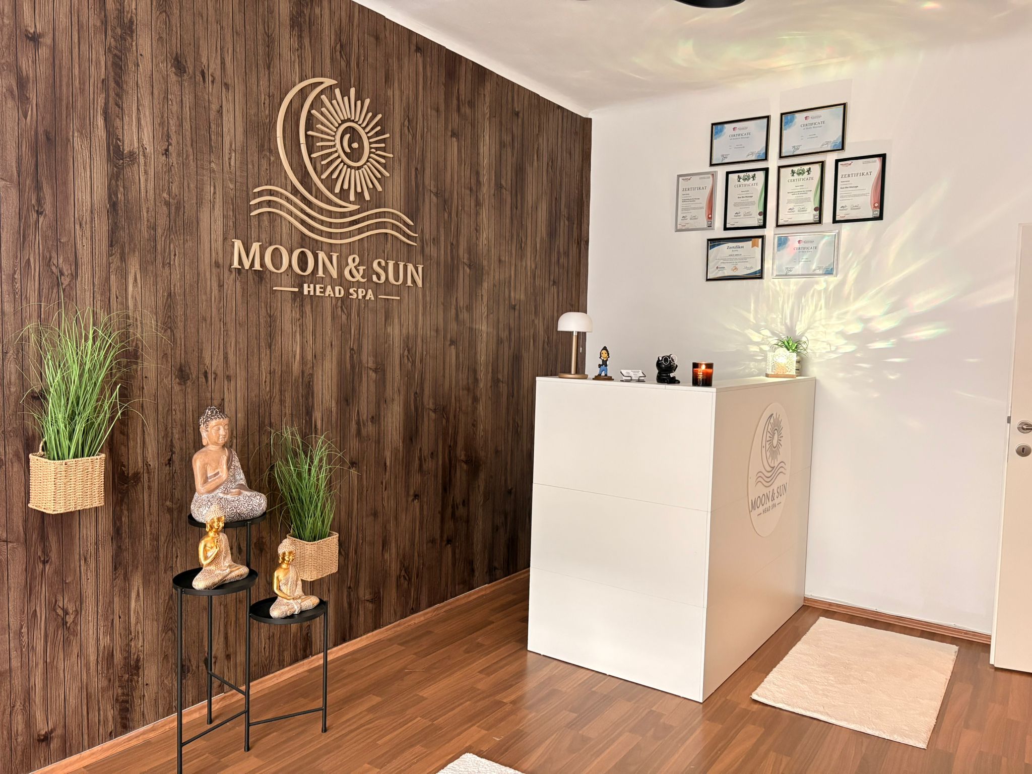 Moon & Sun Head Spa – Empfang